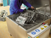 Teilewaschmaschine Industrie Gewerbe Reinigung und Entfettung - Heisswasser